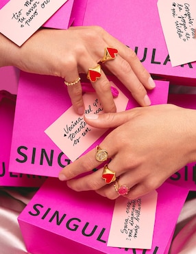 Anillo de corazón Singularu Continuidad con acabado baño de oro 18 k