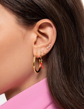 Arete corto de chile Singularu Red Hot de plata 18 k con acabado baño de oro