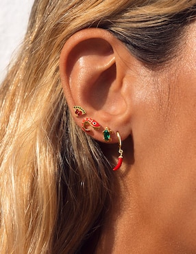 Arete corto de chile Singularu Red Hot de plata 18 k con acabado baño de oro