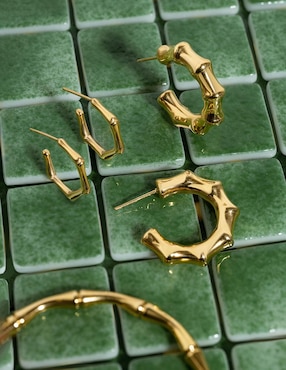 Aretes cortos Singularu Continuidad acabado baño de oro 18 K