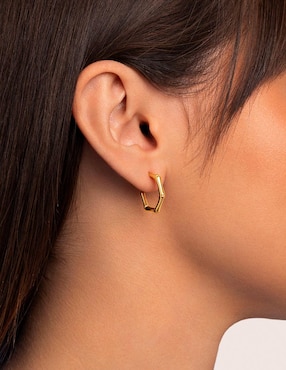 Aretes cortos Singularu Continuidad acabado baño de oro 18 K