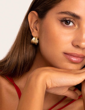 Aretes cortos de media luna Singularu Boho 18 k con acabado baño de oro
