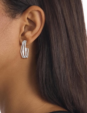 Aretes de aro circulares Calvin Klein Wavy con acabado brillante
