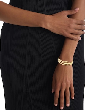 Brazalete Calvin Klein Wavy con acabado brillante