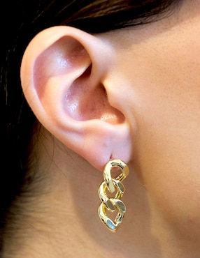 Aretes de eslabones Universal Aurela 18K Classic Collection con acabado chapa de oro