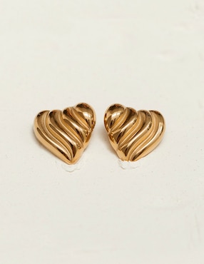 Aretes de corazón Aurela 18K Classic Collection con acabado chapa de oro