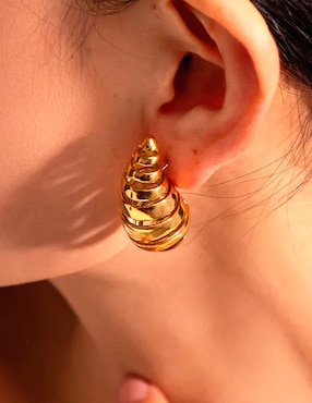Aretes de gota Aurela 18K Classic Collection con acabado chapa de oro
