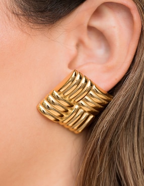 Aretes cuadrados Universal Aurela 18K Classic Collection con acabado chapa de oro