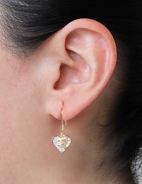 Aretes de corazón Westies Metal Branding con acabado pavé cristal