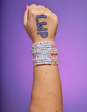 Pulsera Little Words Project con acabado chapa de oro