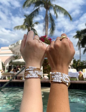 Pulsera Little Words Project Friendship con acabado chapa de oro