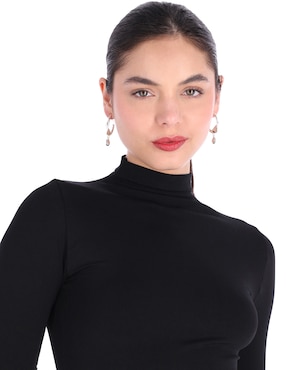 Aretes largos Nine West Twisted Crystal Stones con acabado brillante zirconia