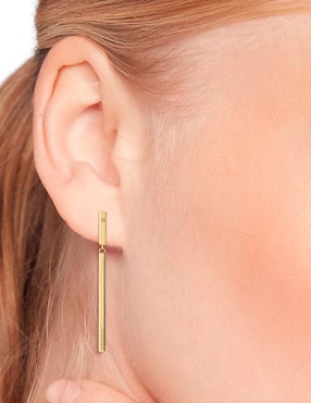 Aretes Tommy Hilfiger Linear con acabado brillante