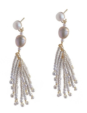 Aretes de borla Sofia Blum con acabado chapa de oro perla