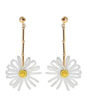 Aretes de flor Sofia Blum con acabado chapa de oro