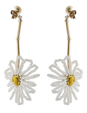 Aretes de flor Sofia Blum con acabado chapa de oro