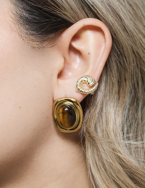 Aretes Universal Aurela 18K Classic Collection con acabado chapa de oro