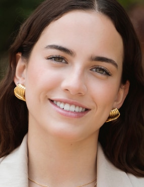 Aretes de alas Universal Aurela 18K Classic Collection con acabado chapa de oro