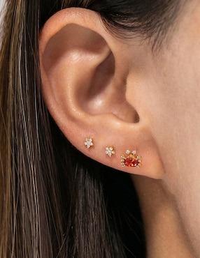 Aretes cortos de cangrejo Girls Crew 18 k con acabado chapa de oro
