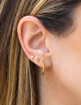 Aretes cortos de estrella Girls Crew 18 k con acabado chapa de oro