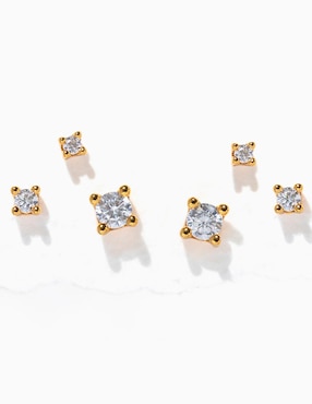Aretes huggies Girls Crew Classic Radiance 18 k con acabado chapa de oro zirconia cúbica