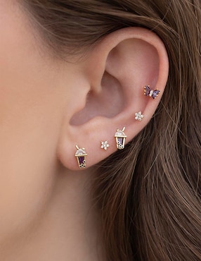 Aretes cortos de boba Girls Crew Food 18 K con acabado chapa de oro zirconia cúbica