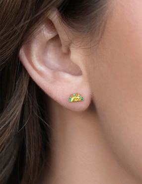 Aretes cortos de taco Girls Crew 18 k con acabado chapa de oro zirconia