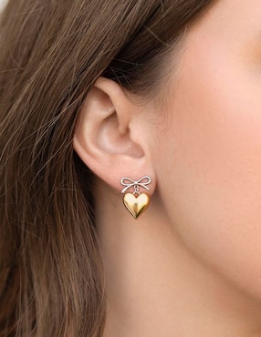 Aretes cortos de corazón Girls Crew Take My Heart con acabado chapa de oro 18 K