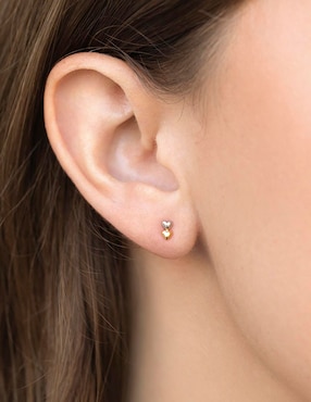 Aretes cortos de corazón Girls Crew Classic 18 K con acabado chapa de oro zirconia cúbica