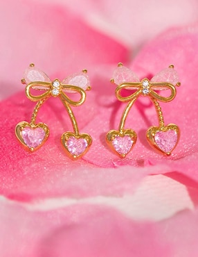 Aretes cortos de cereza Girls Crew Garden 18 K con acabado chapa de oro zirconia cúbica