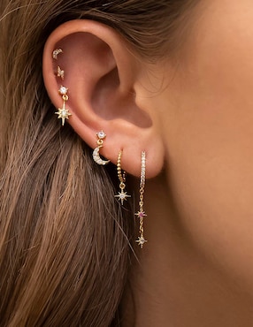 Aretes largos Girls Crew Skyshower Hoops 18 k con acabado chapa de oro zirconia cúbica
