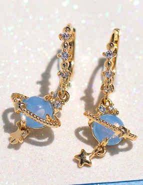 Aretes largos Girls Crew con acabado baño de oro 18 K zirconia
