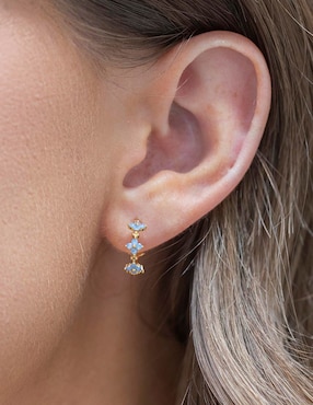 Aretes huggies Girls Crew Blue Blossom 18 k con acabado chapa de oro zirconia cúbica