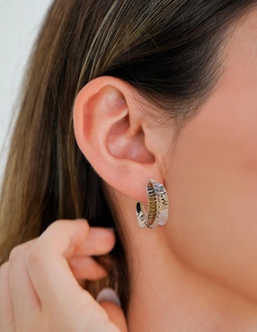 Aretes Oro Angelus con acabado brillante