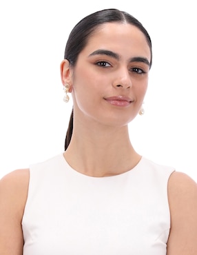 Aretes de concha Anne Klein Coastal Charms con acabado brillante perla