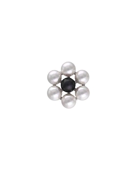 Aretes cortos de flor Majorica Kate de plata P 925 con acabado lustre perla