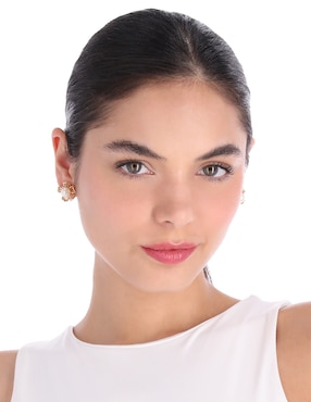 Aretes de flor Napier con acabado brillante perla