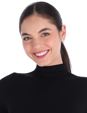 Set de aretes Nine West Metal Ears con acabado brillante