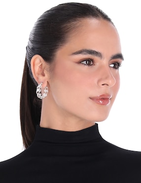 Aretes de aros Napier Silver Loops con acabado plateado