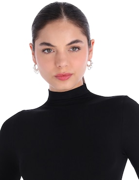Aretes cortos circulares Nine West Metal Ears 25 con acabado brillante