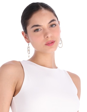 Aretes largos ovalados Nine West Two Tone Armor con acabado brillante