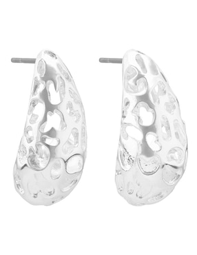 Aretes cortos circulares Nine West Metallic Animal con acabado brillante