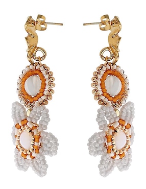 Aretes largos de flor Sofia Blum con acabado chapa de oro 14 k