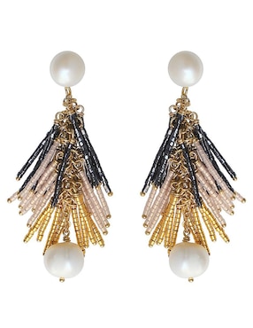 Aretes largos de borla Sofia Blum con acabado chapa de oro 14 k perla