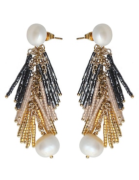 Aretes largos de borla Sofia Blum con acabado chapa de oro 14 k perla