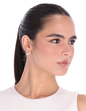 Aretes largos Dkny Nala con acabado pavé cristal