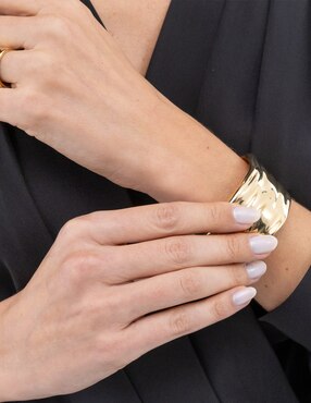 Brazalete Hugo Boss Ripple con acabado brillante