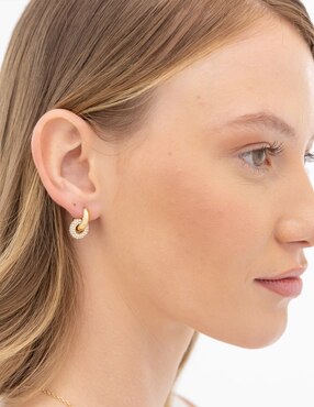 Aretes Hugo Boss con acabado brillante cristal