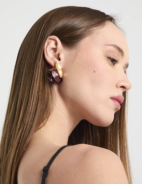 Aretes corto de rosa Kate Spade con acabado pulido