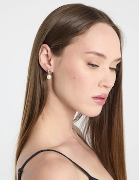 Aretes cortos Kate Spade de zirconia con acabado pulido perla de resina de urea